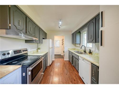 14 Marshall Drive, Norwich, ON - Indoor Photo Showing Kitchen With Double Sink