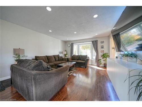 14 Marshall Drive, Norwich, ON - Indoor Photo Showing Living Room