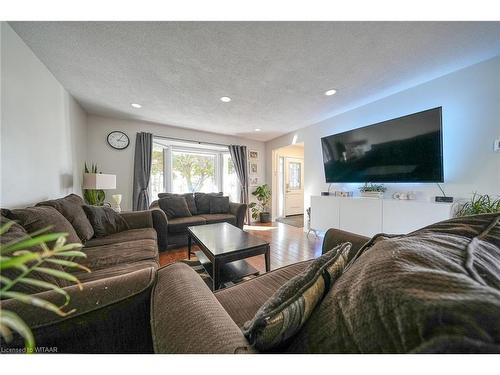 14 Marshall Drive, Norwich, ON - Indoor Photo Showing Living Room