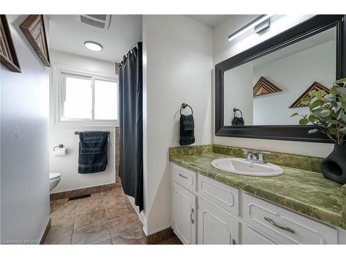 14 Marshall Drive, Norwich, ON - Indoor Photo Showing Bathroom