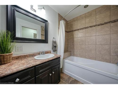 14 Marshall Drive, Norwich, ON - Indoor Photo Showing Bathroom