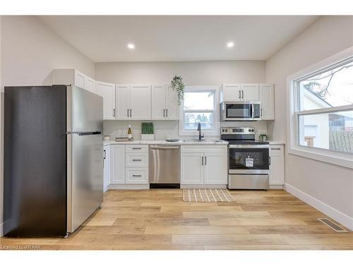 4537 Westchester Bourne, Belmont, ON - Indoor Photo Showing Kitchen