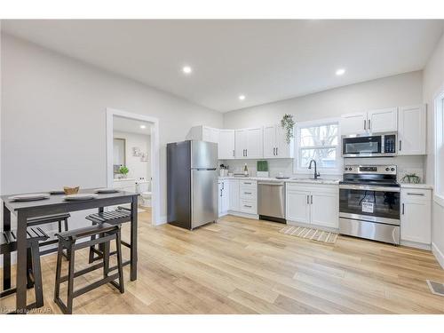 4537 Westchester Bourne, Belmont, ON - Indoor Photo Showing Kitchen