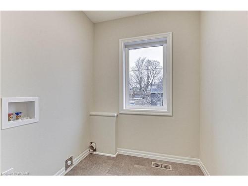 842 Water Street, Woodstock, ON - Indoor Photo Showing Other Room