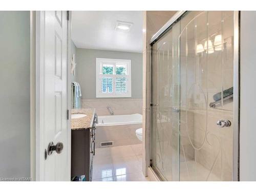 8 Woodcock Drive, Tillsonburg, ON - Indoor Photo Showing Bathroom