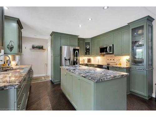 8 Woodcock Drive, Tillsonburg, ON - Indoor Photo Showing Kitchen With Upgraded Kitchen