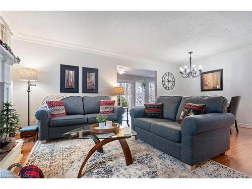 14 Wilkins Crescent, Tillsonburg, ON - Indoor Photo Showing Living Room