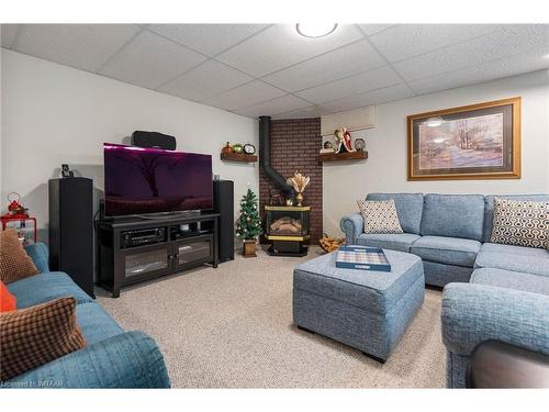 14 Wilkins Crescent, Tillsonburg, ON - Indoor Photo Showing Living Room