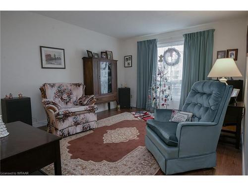 30-380 Quarter Town Line, Tillsonburg, ON - Indoor Photo Showing Living Room