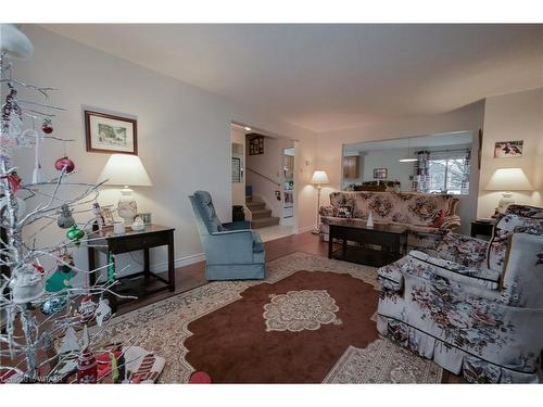 30-380 Quarter Town Line, Tillsonburg, ON - Indoor Photo Showing Living Room