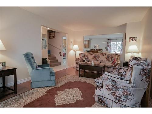 30-380 Quarter Town Line, Tillsonburg, ON - Indoor Photo Showing Living Room