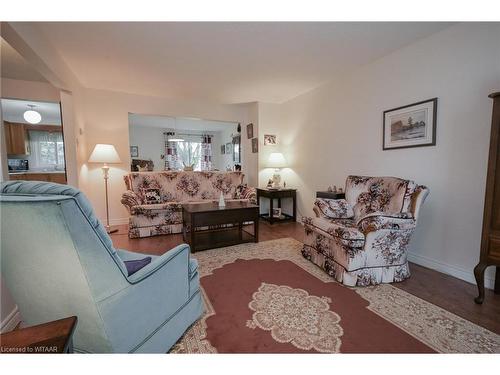 30-380 Quarter Town Line, Tillsonburg, ON - Indoor Photo Showing Living Room