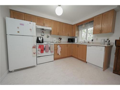 30-380 Quarter Town Line, Tillsonburg, ON - Indoor Photo Showing Kitchen