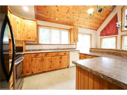 980-990 Norfolk County Rd #28, Langton, ON - Indoor Photo Showing Kitchen With Double Sink