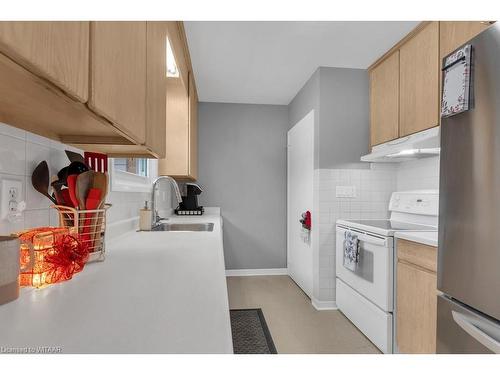 211 Quarterline Road, Tillsonburg, ON - Indoor Photo Showing Kitchen