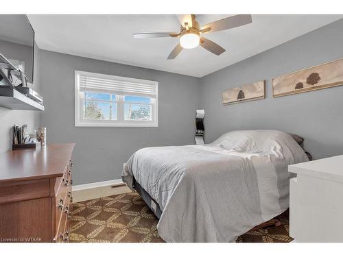 211 Quarterline Road, Tillsonburg, ON - Indoor Photo Showing Bedroom