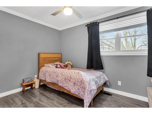 211 Quarterline Road, Tillsonburg, ON - Indoor Photo Showing Bedroom