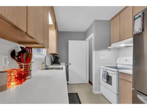 211 Quarterline Road, Tillsonburg, ON - Indoor Photo Showing Kitchen