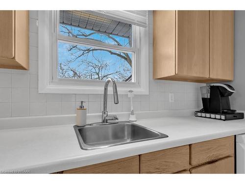 211 Quarterline Road, Tillsonburg, ON - Indoor Photo Showing Kitchen