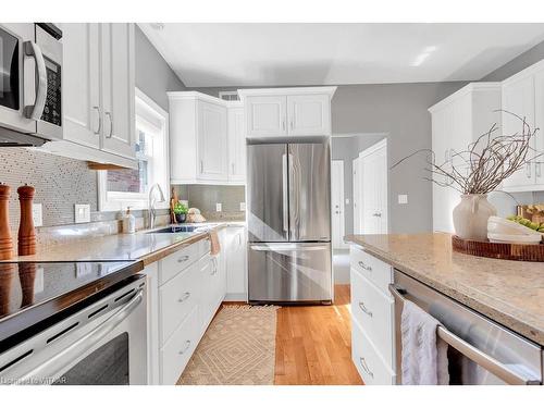 6 Wood Haven Drive, Tillsonburg, ON - Indoor Photo Showing Kitchen