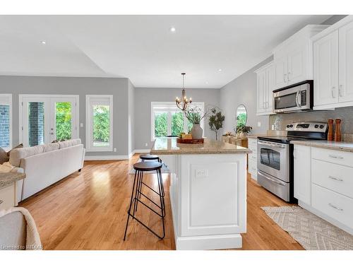 6 Wood Haven Drive, Tillsonburg, ON - Indoor Photo Showing Kitchen