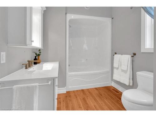 6 Wood Haven Drive, Tillsonburg, ON - Indoor Photo Showing Bathroom