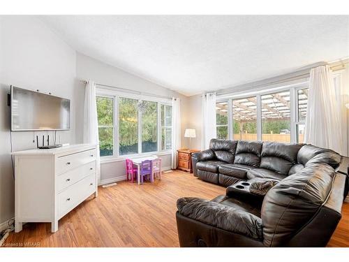 912 Mcdowell Road E, Simcoe, ON - Indoor Photo Showing Living Room