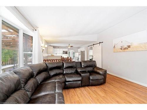 912 Mcdowell Road E, Simcoe, ON - Indoor Photo Showing Living Room