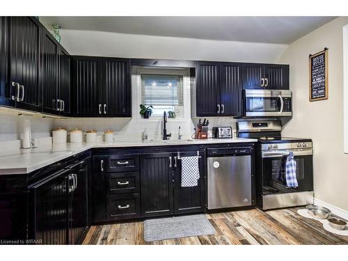 32 Pearl Street, Tillsonburg, ON - Indoor Photo Showing Kitchen