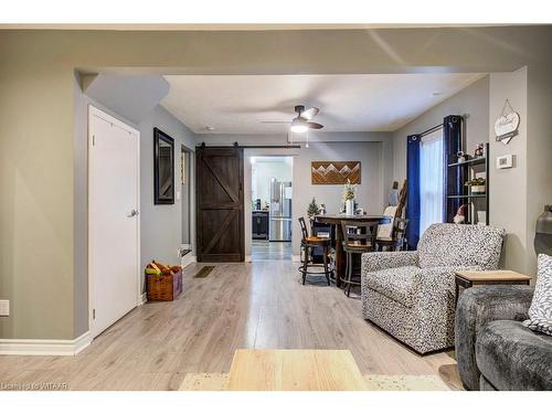 32 Pearl Street, Tillsonburg, ON - Indoor Photo Showing Living Room