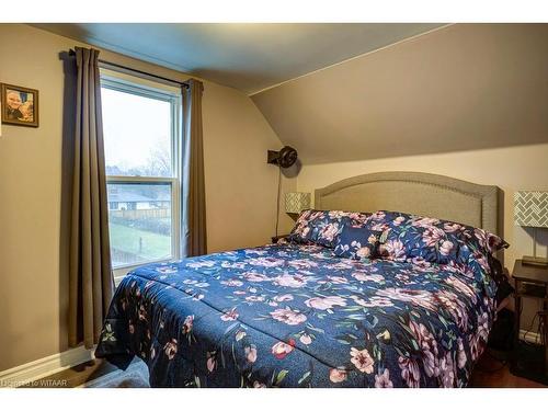 32 Pearl Street, Tillsonburg, ON - Indoor Photo Showing Bedroom