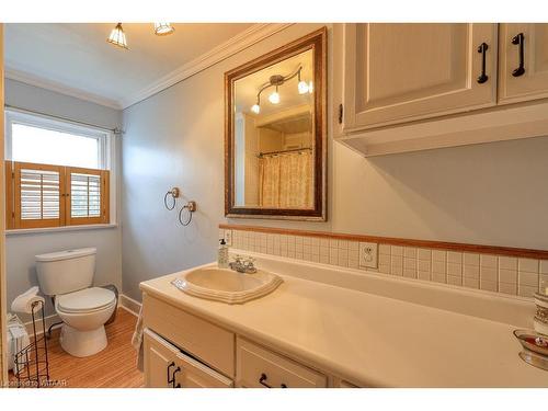 13 Oxford Street, Woodstock, ON - Indoor Photo Showing Bathroom