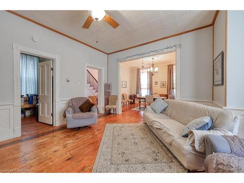 13 Oxford Street, Woodstock, ON - Indoor Photo Showing Living Room