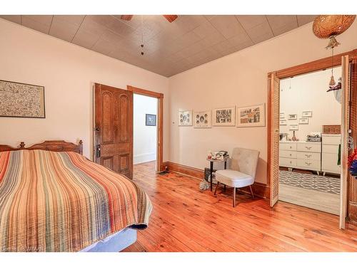 13 Oxford Street, Woodstock, ON - Indoor Photo Showing Bedroom