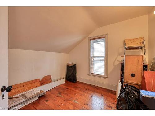 13 Oxford Street, Woodstock, ON - Indoor Photo Showing Other Room