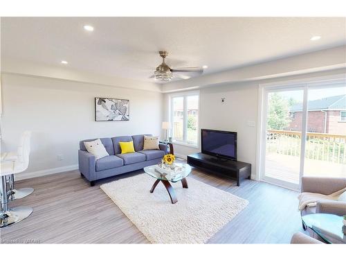 B-135 Wimpole Street, Mitchell, ON - Indoor Photo Showing Living Room