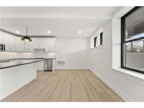 104-247 Brock Street, Amherstburg, ON - Indoor Photo Showing Kitchen