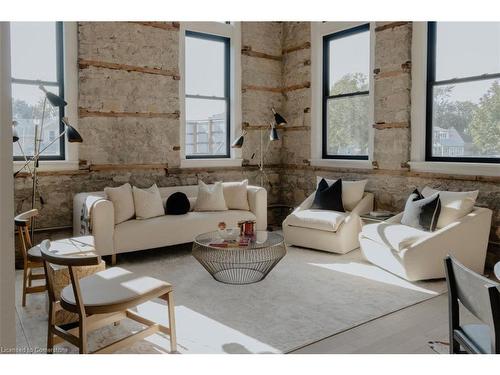 202-247 Brock Street, Amherstburg, ON - Indoor Photo Showing Living Room