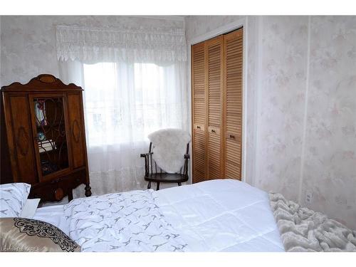 270 Victoria Avenue, Gananoque, ON - Indoor Photo Showing Bedroom