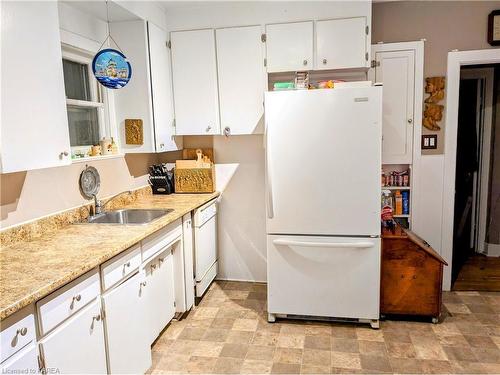 124 Arthur Street, Gananoque, ON - Indoor Photo Showing Kitchen