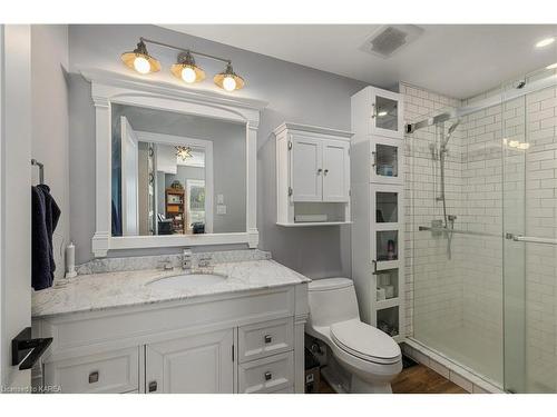 205-350 Wellington Street, Kingston, ON - Indoor Photo Showing Bathroom