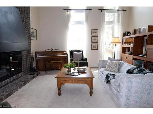 23 Riverside Drive, Kingston, ON - Indoor Photo Showing Living Room