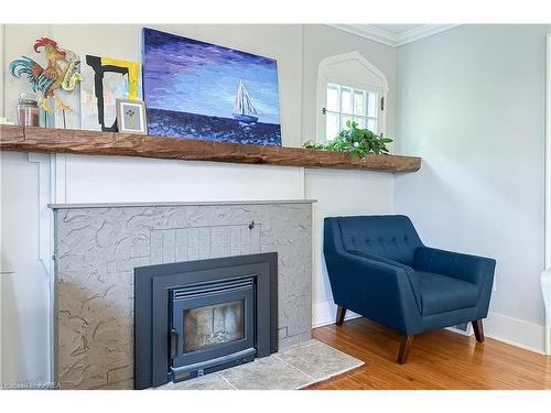 370 Victoria Street, Kingston, ON - Indoor Photo Showing Living Room With Fireplace