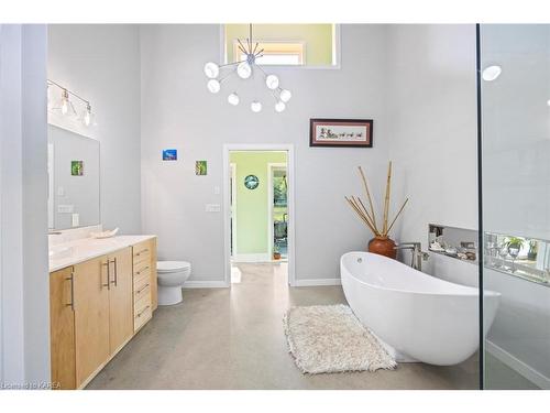 5038 County Road 4, Enterprise, ON - Indoor Photo Showing Bathroom
