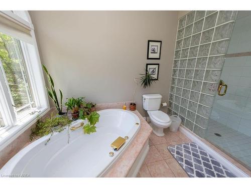 16 Riverside Drive, Kingston, ON - Indoor Photo Showing Bathroom