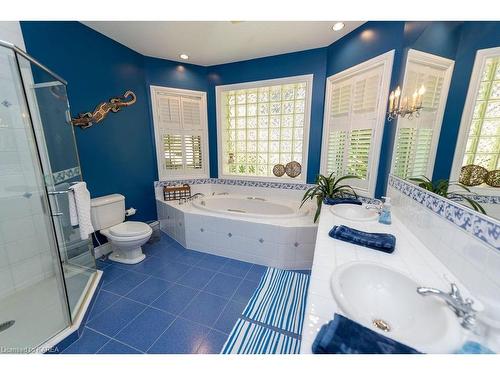 16 Riverside Drive, Kingston, ON - Indoor Photo Showing Bathroom
