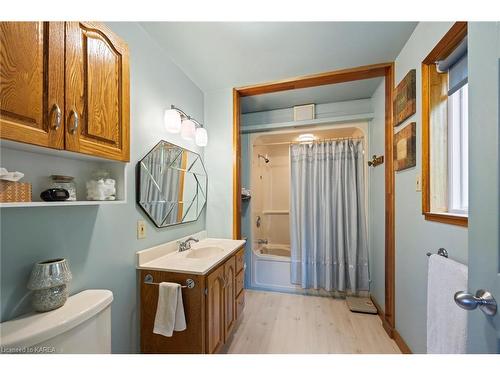 478 Sherman Point Road, Napanee, ON - Indoor Photo Showing Bathroom