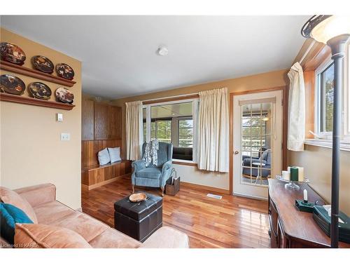 478 Sherman Point Road, Napanee, ON - Indoor Photo Showing Living Room