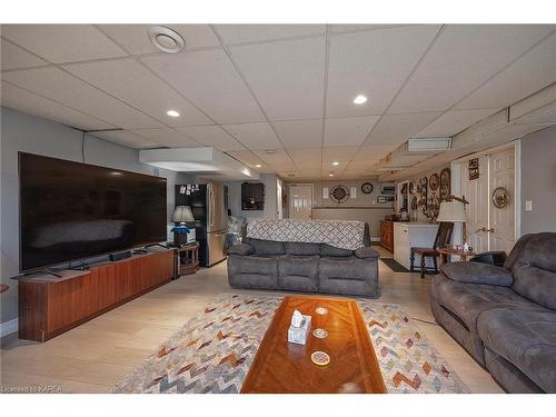 5303 Petworth Road, South Frontenac, ON - Indoor Photo Showing Living Room