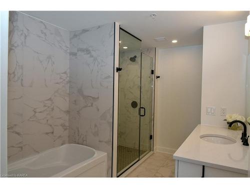 419-129B South Street, Gananoque, ON - Indoor Photo Showing Bathroom